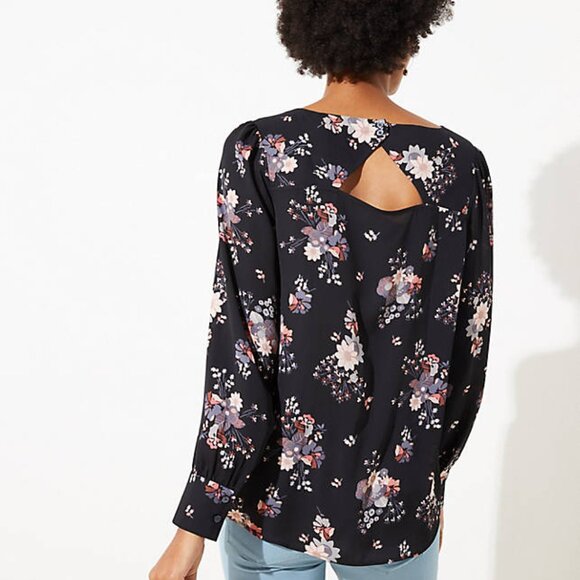 ⭐ Ann Taylor LOFT Black floral print top size XS - Picture 3 of 14